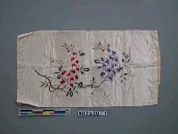 藏品(繡花白緞枕套)的圖片